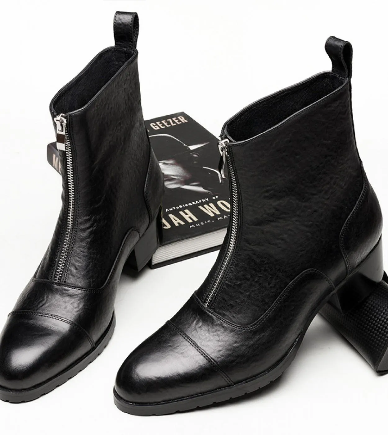 2023 Stivali invernali da uomo Scarpe calde in pelle di mucca di lusso con tacco da 5 cm Fashion Black British Style Zipper Chel