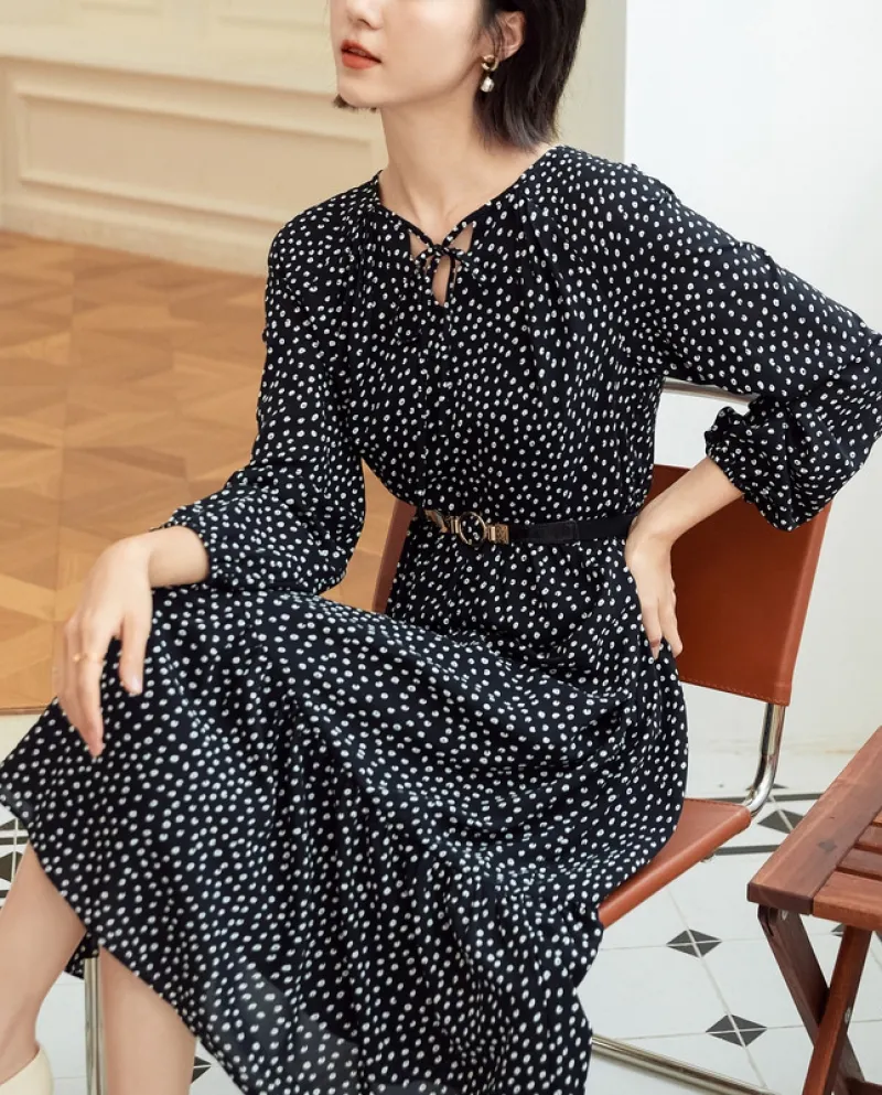 Abito a maniche lunghe a pois Autunno Nuova gonna a pieghe in chiffon con scollo a V Gonna di media lunghezza
