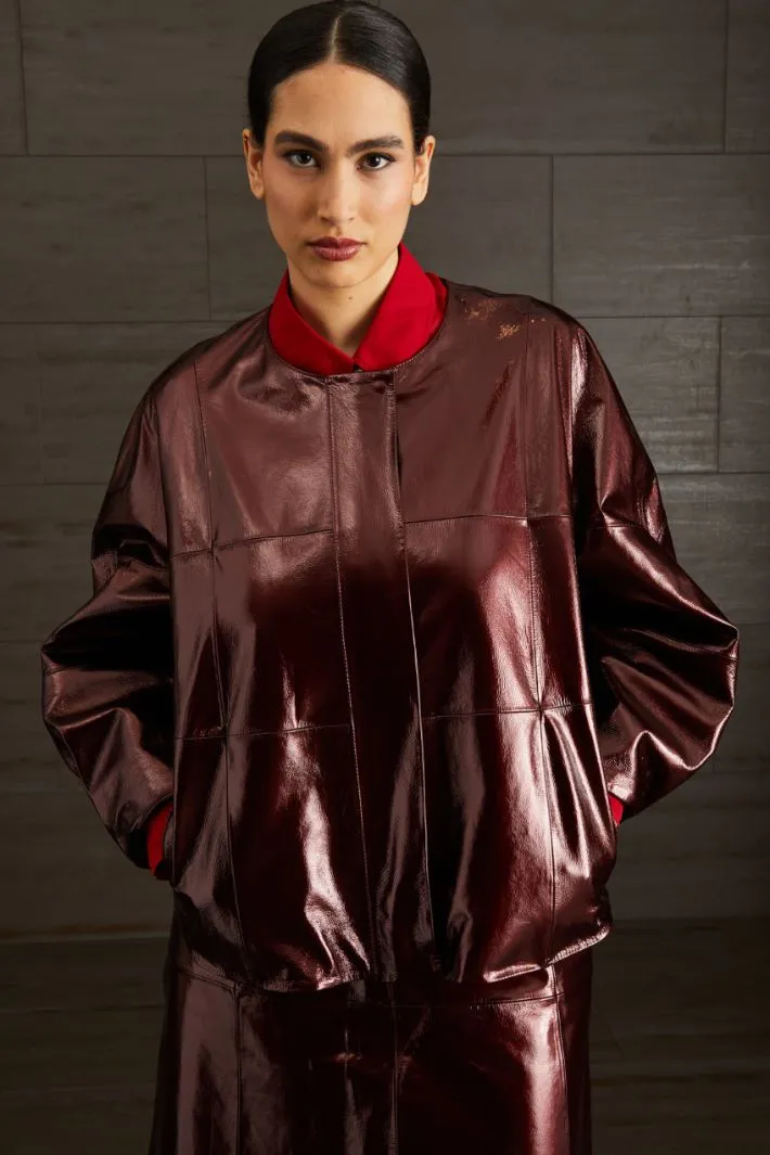 Biker in pelle lucida