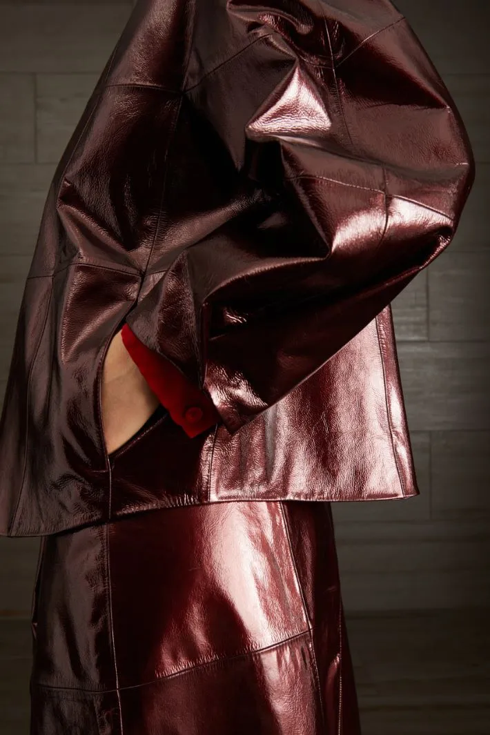 Biker in pelle lucida