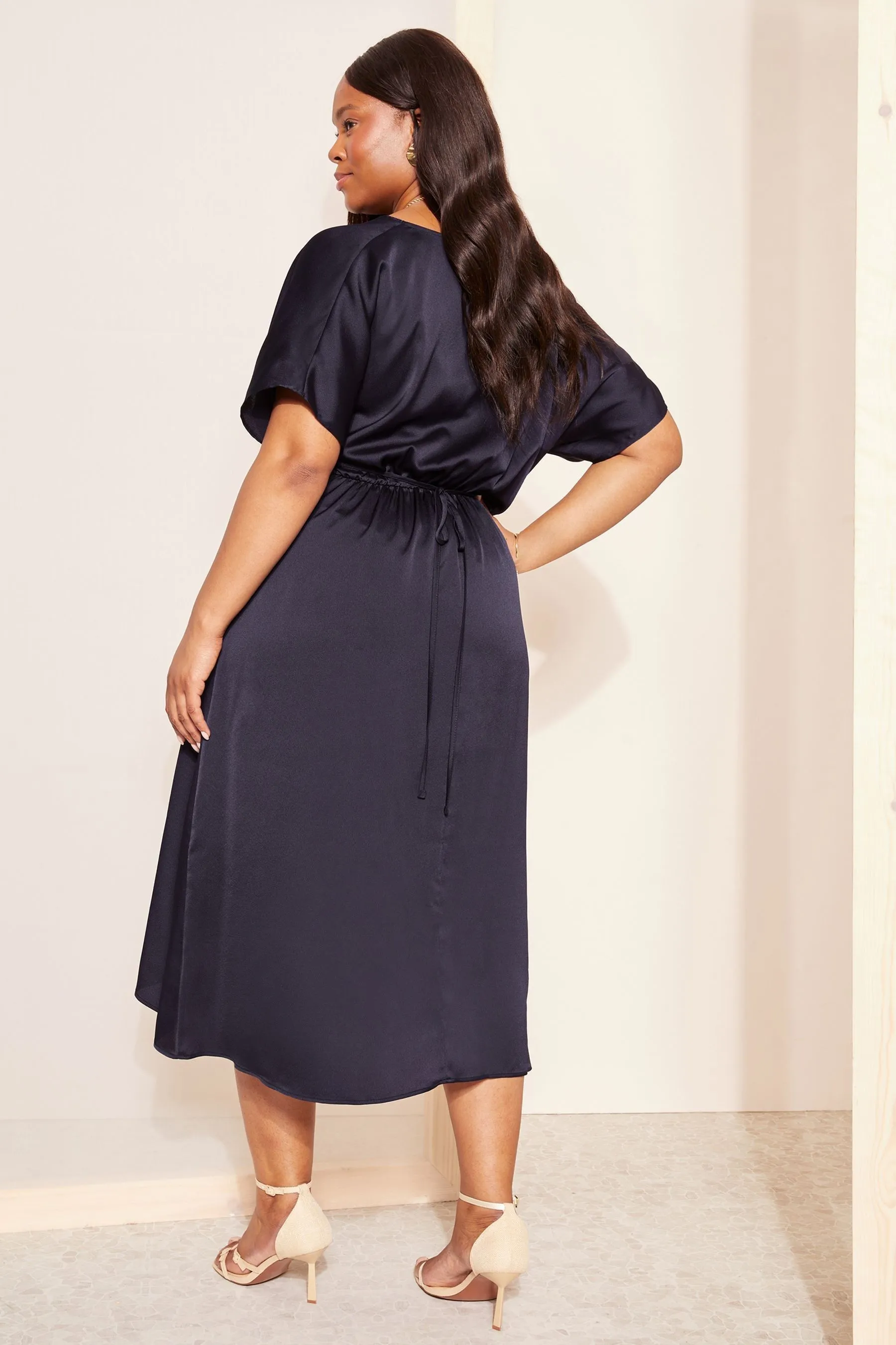 Curves Like These Satin Manica corta - Abito midi a portafoglio