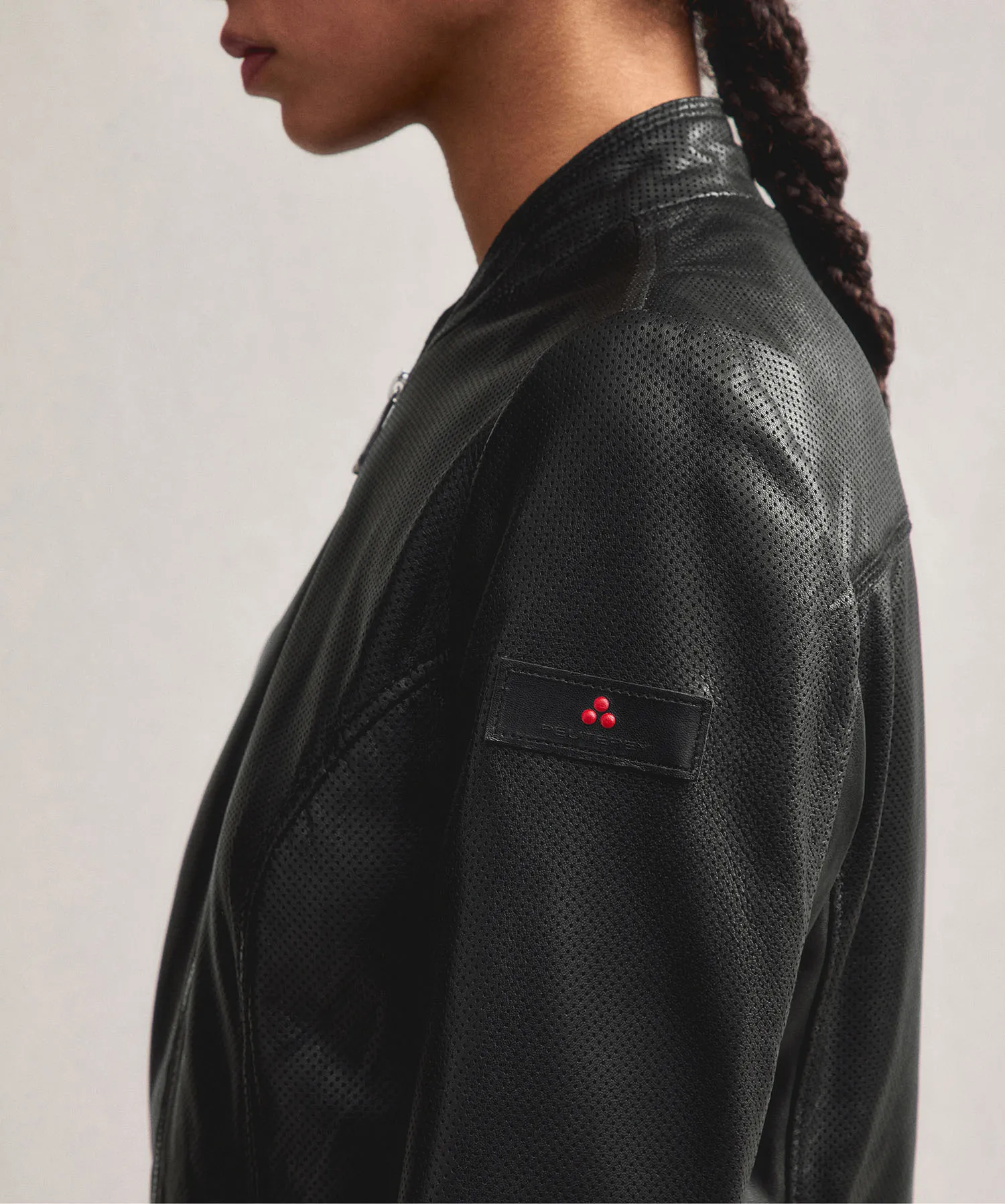 Giacca biker lucida in pelle traforata