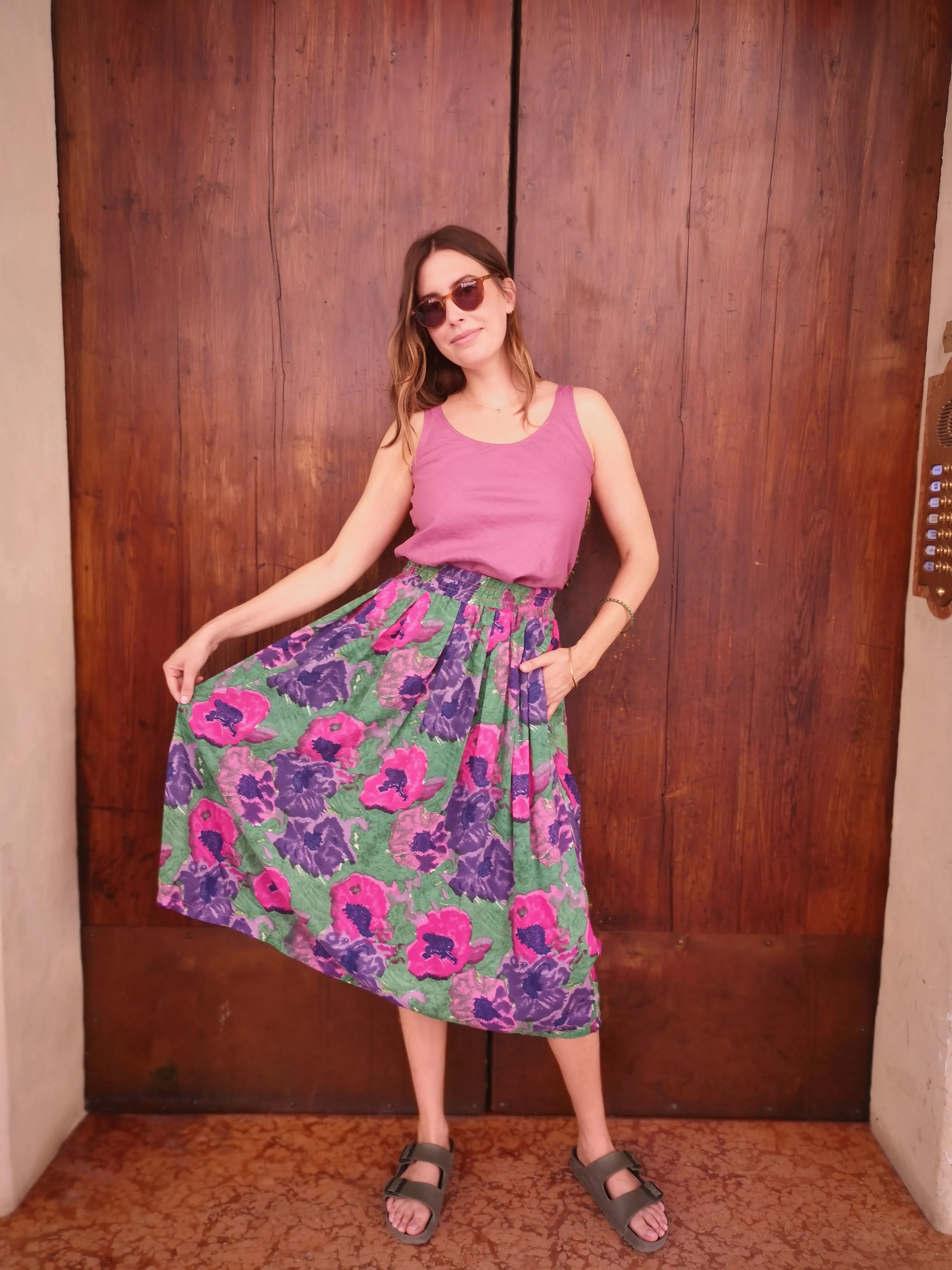 Gonna midi in viscosa stampa floreale magenta e verde