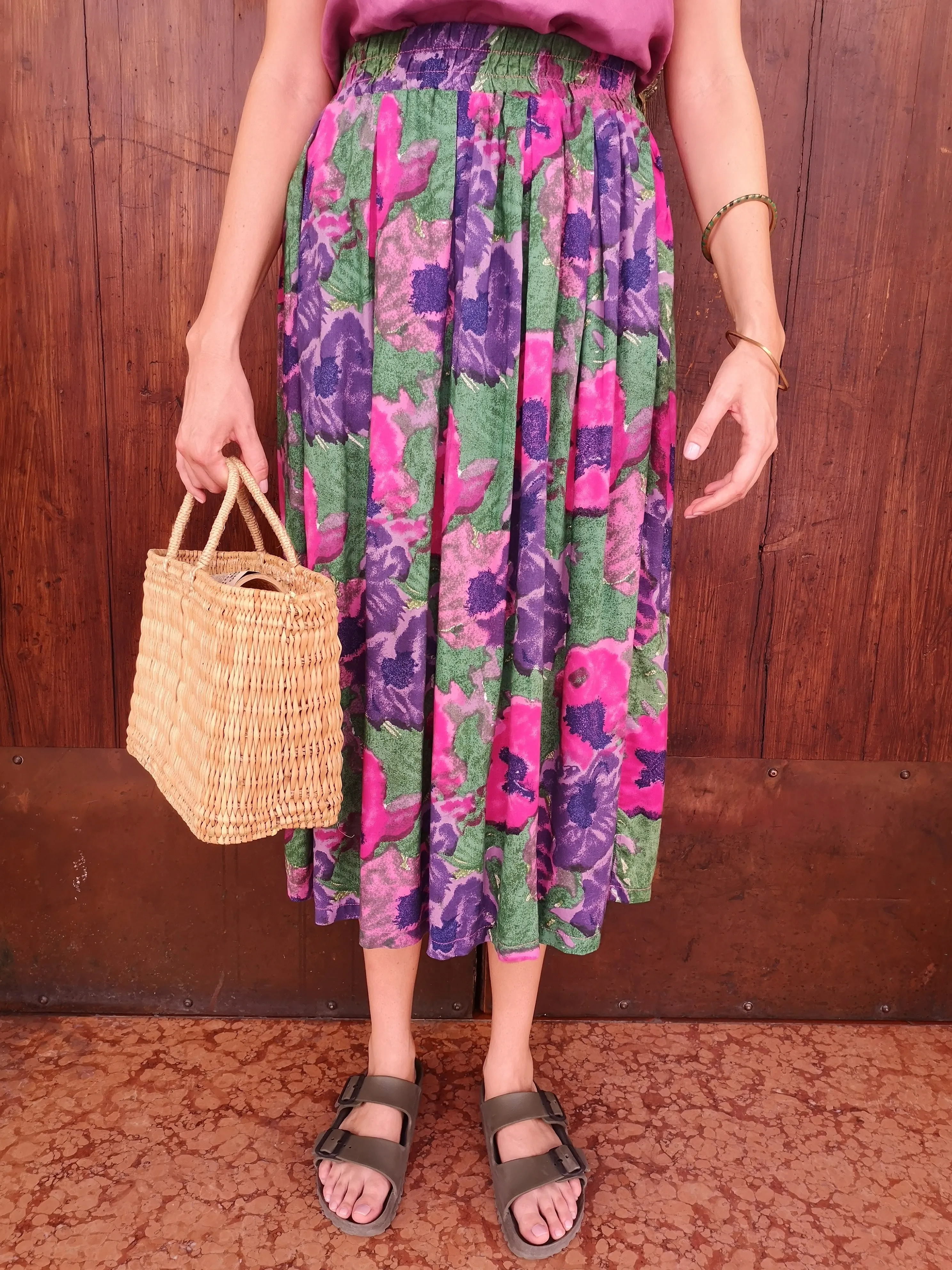 Gonna midi in viscosa stampa floreale magenta e verde