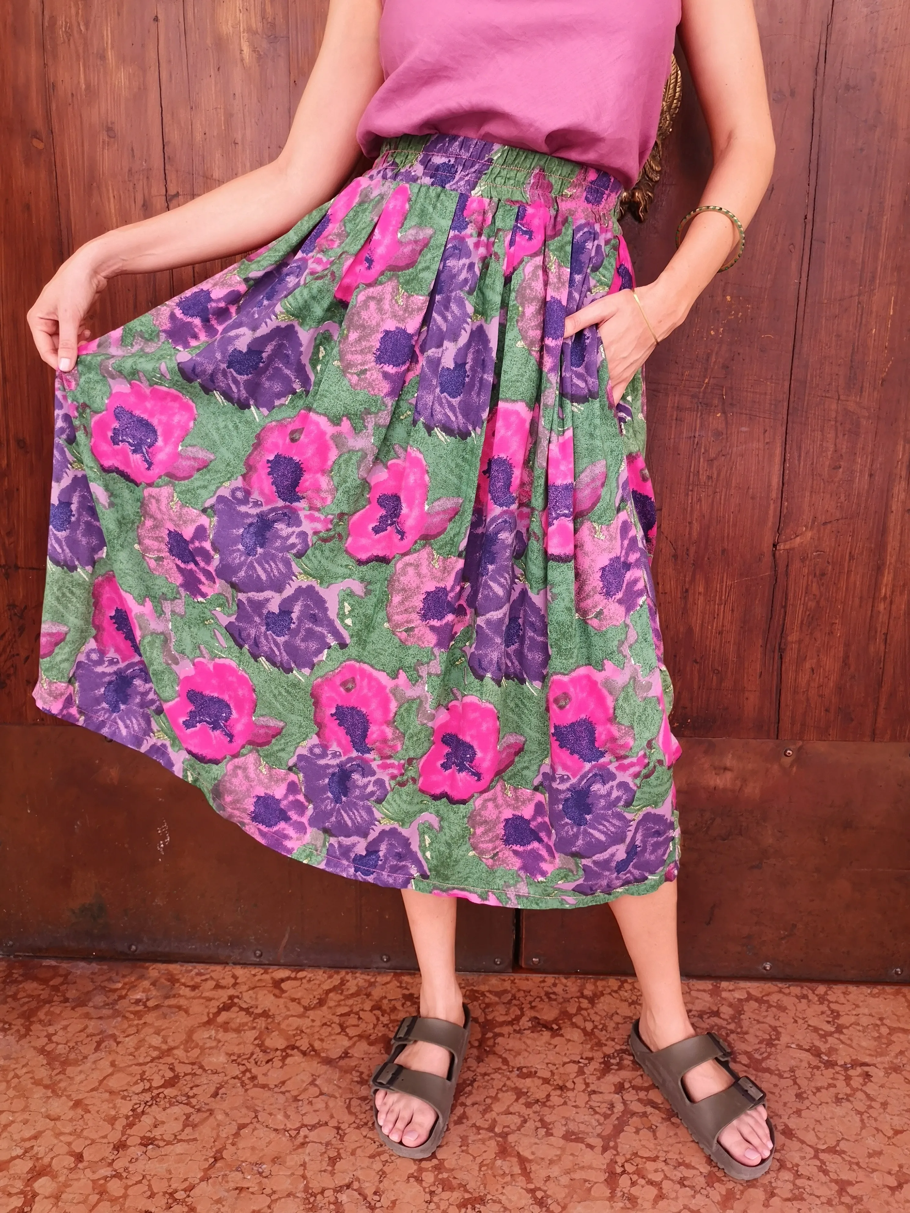 Gonna midi in viscosa stampa floreale magenta e verde