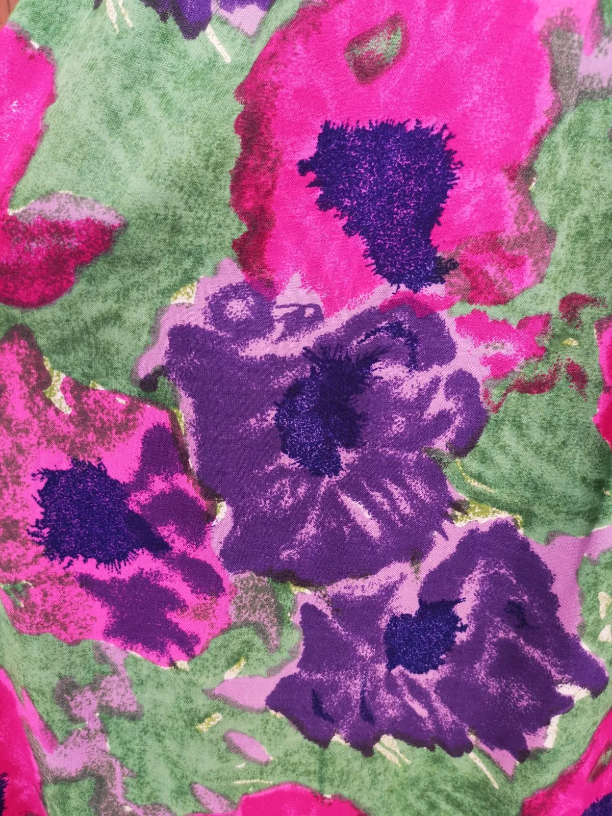Gonna midi in viscosa stampa floreale magenta e verde