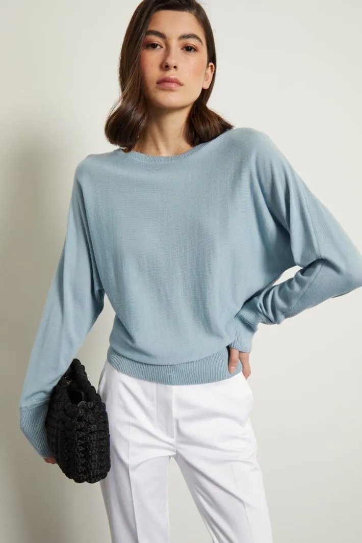 Maglia con scollo a barchetta