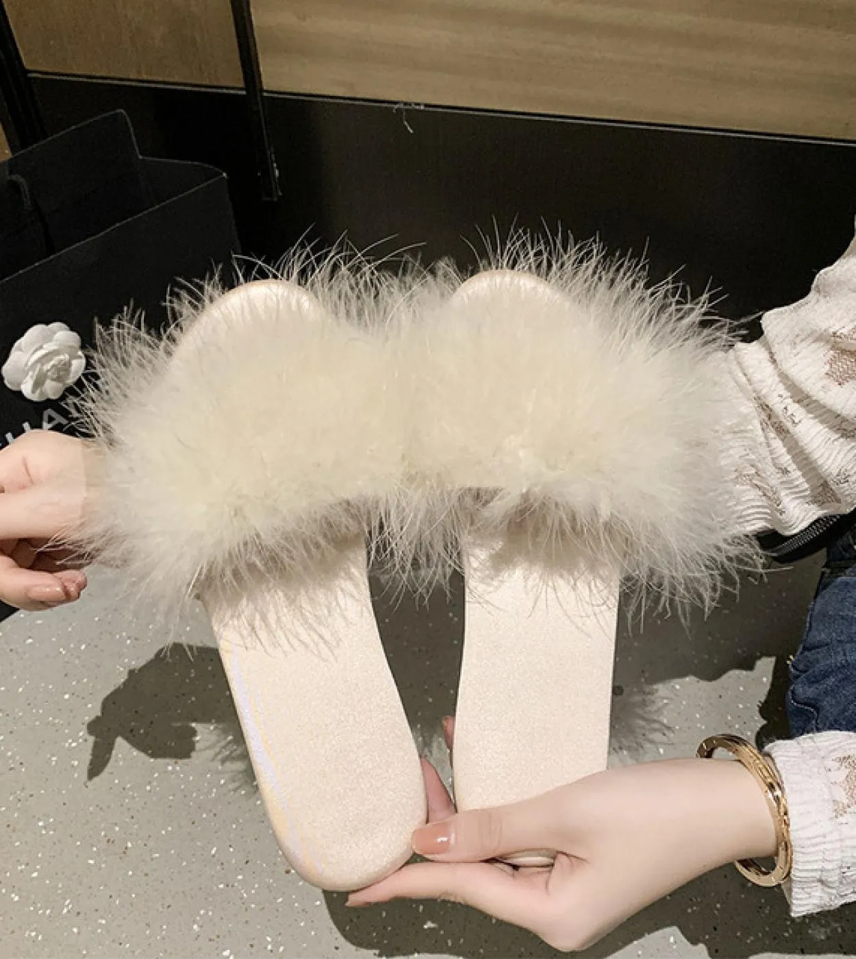 Pantofole da donna in pelliccia sintetica Scarpe estive per interni in seta solida Sandali da donna Antiscivolo Moda donna Scivo