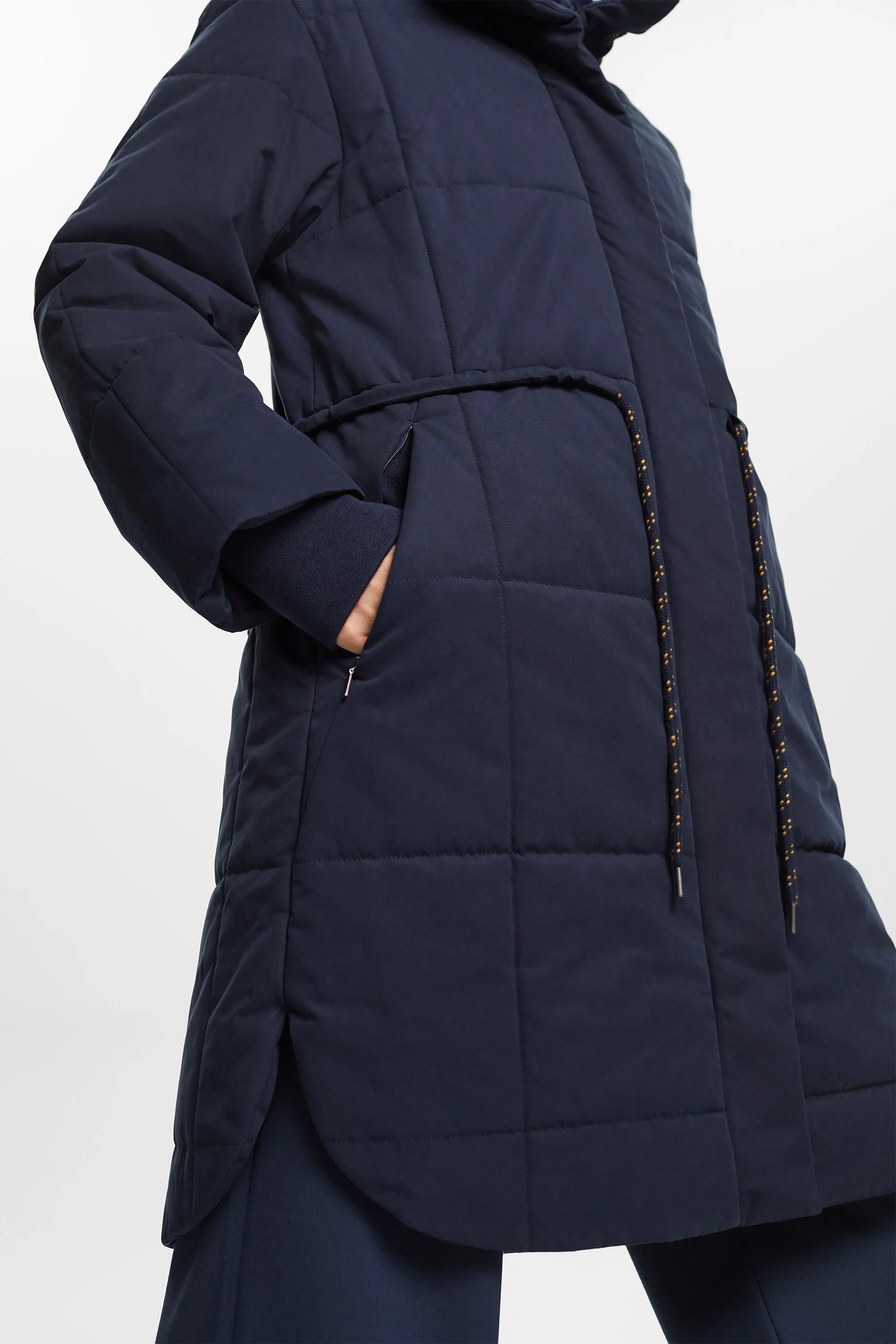 Riciclato: cappotto trapuntato con fodera in pile