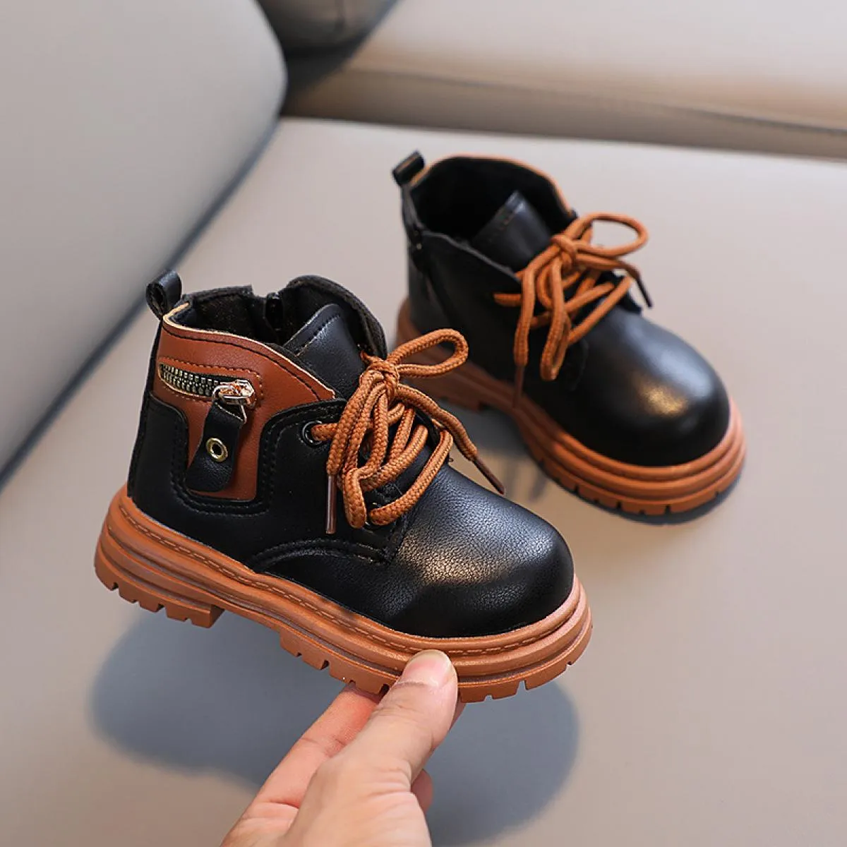 Stivali da moto punk super cool per bambini Ragazzo Designer di marca Cerniera Patch Scarpe con plateau in pelle PU Ragazza Stiv