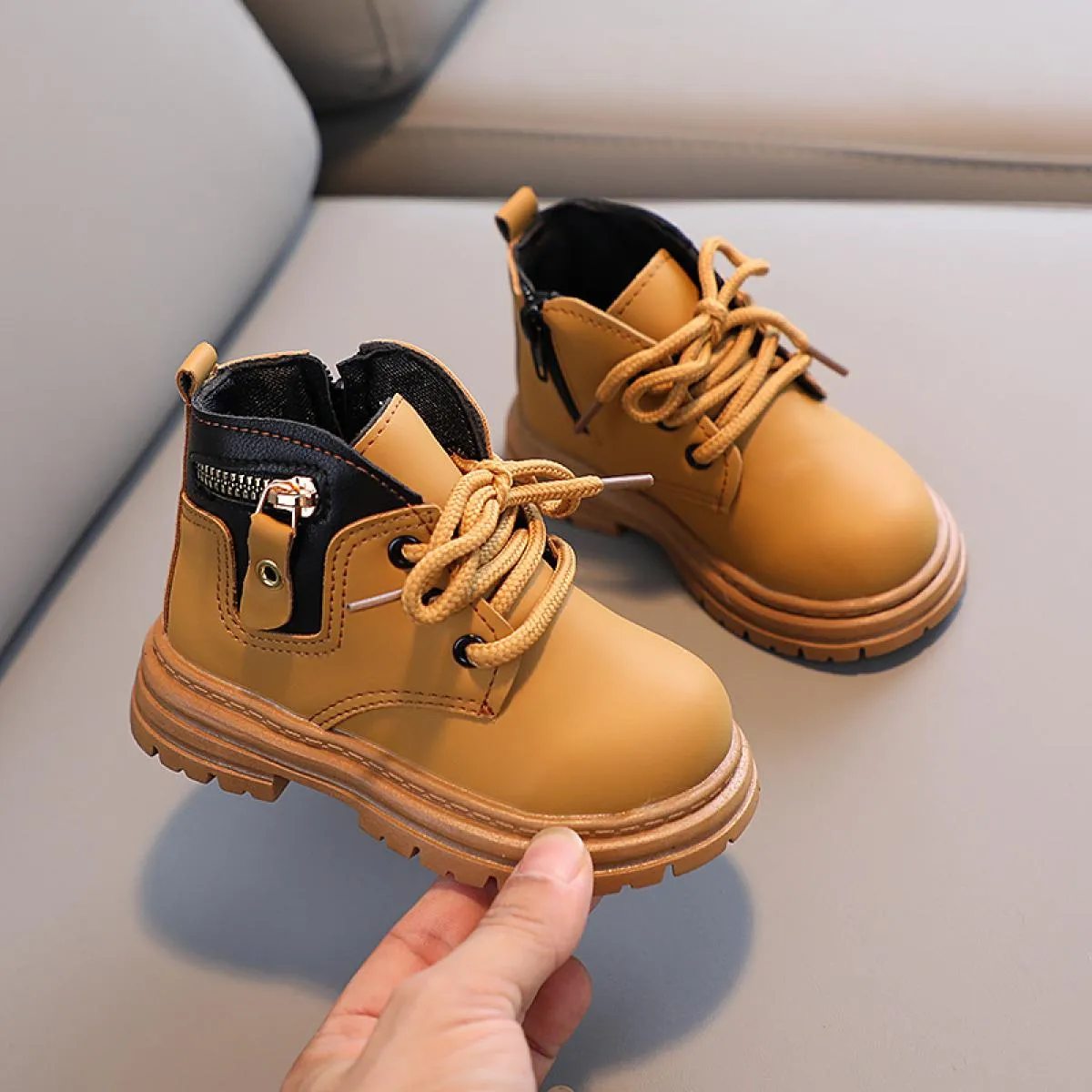 Stivali da moto punk super cool per bambini Ragazzo Designer di marca Cerniera Patch Scarpe con plateau in pelle PU Ragazza Stiv