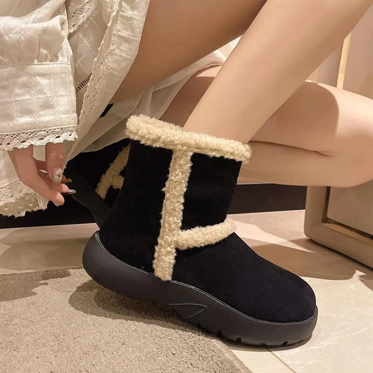 Stivali da neve moderni in pelle scamosciata di mucca Scarpe basse più vendute Inverno antiscivolo Testa tonda Tacco basso Tinta