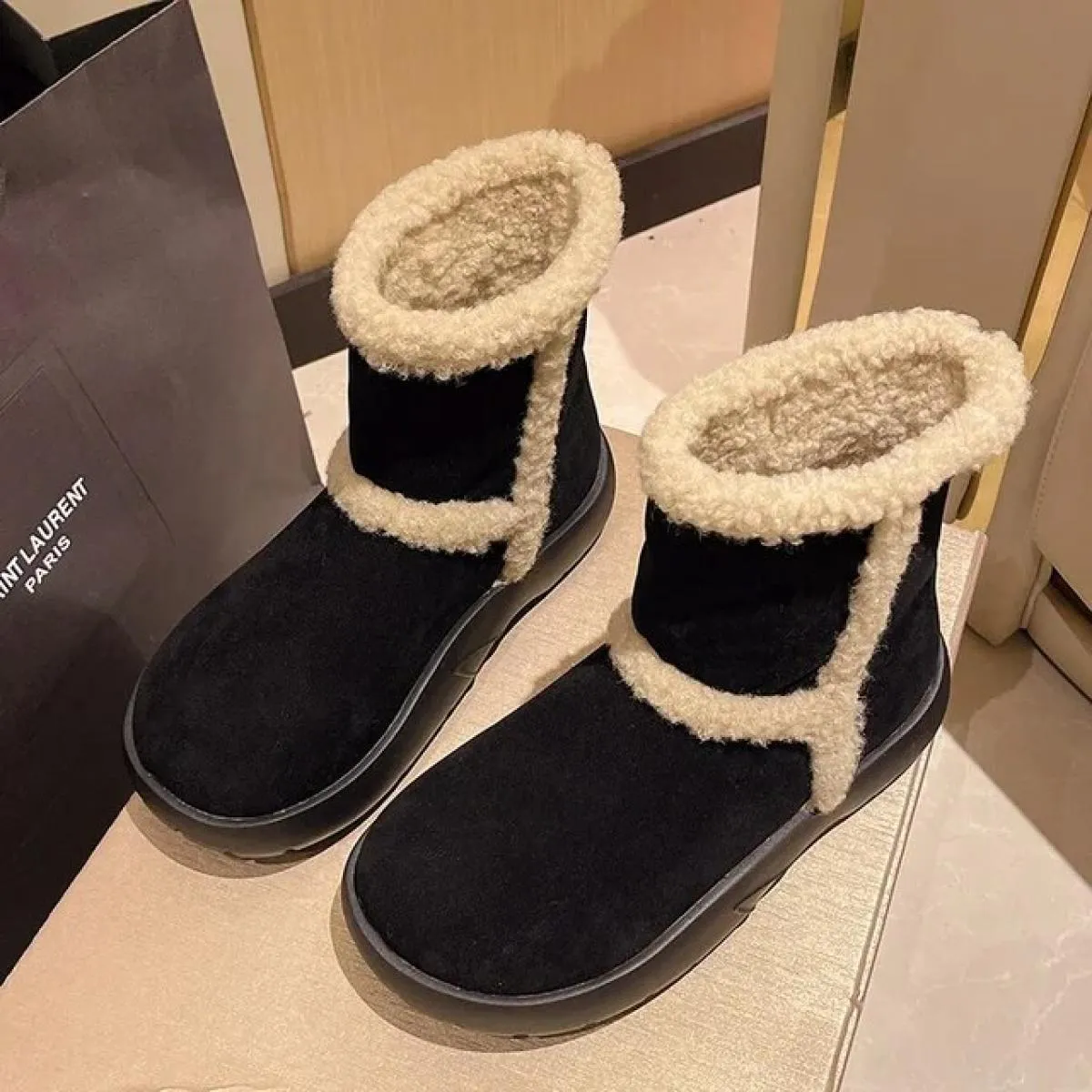 Stivali da neve moderni in pelle scamosciata di mucca Scarpe basse più vendute Inverno antiscivolo Testa tonda Tacco basso Tinta