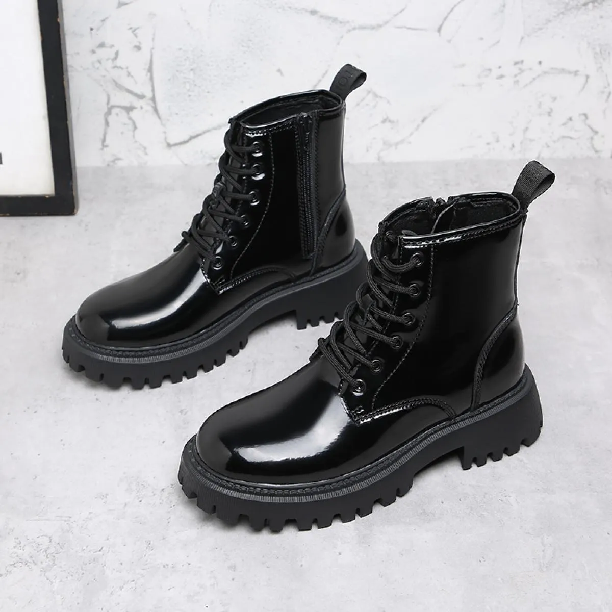 Stivali in pelle verniciata di moda di lusso da donna stile inglese Scarpe con plateau stringate Abito da discoteca per feste Bo