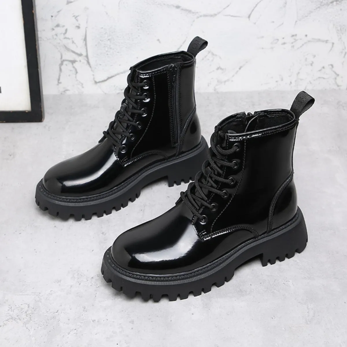 Stivali in pelle verniciata di moda di lusso da donna stile inglese Scarpe con plateau stringate Abito da discoteca per feste Bo