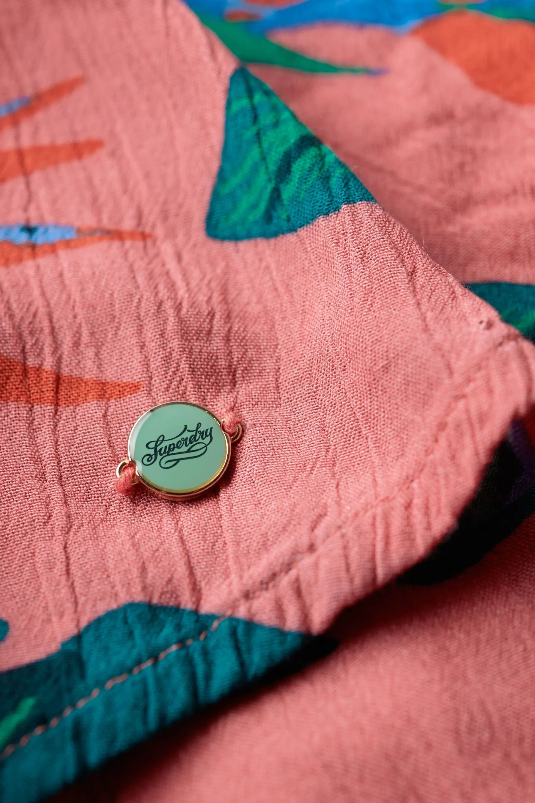 Superdry - Abito corto a portafoglio con stampa