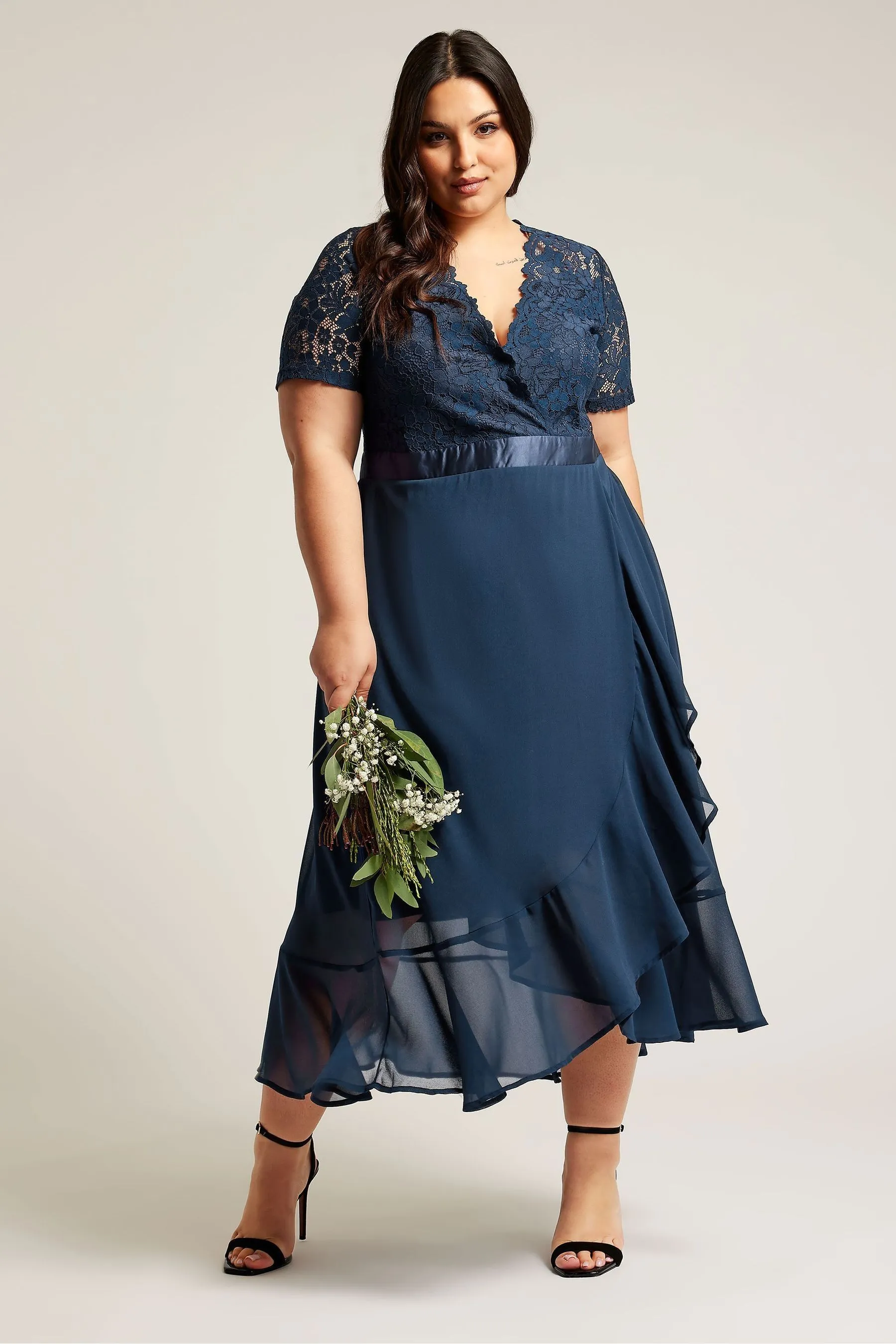 YOURS LONDON Curve - Pizzo - Abito midi a portafoglio con Ruches